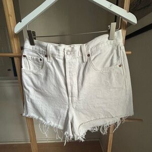 Levi’s Ribcage Jean Shorts- size 29